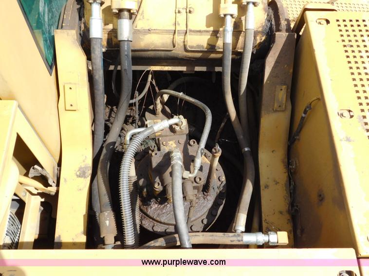 image for item L5853 2005 Caterpillar 330C L excavator