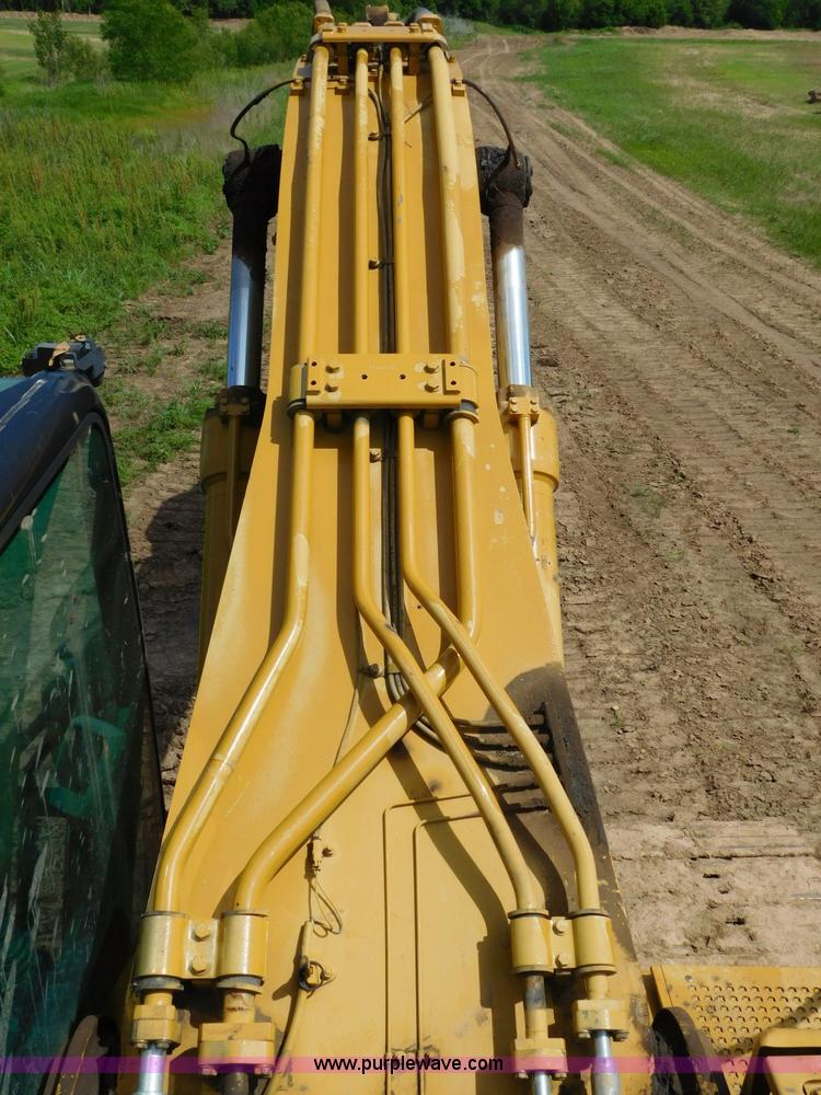 image for item L5853 2005 Caterpillar 330C L excavator