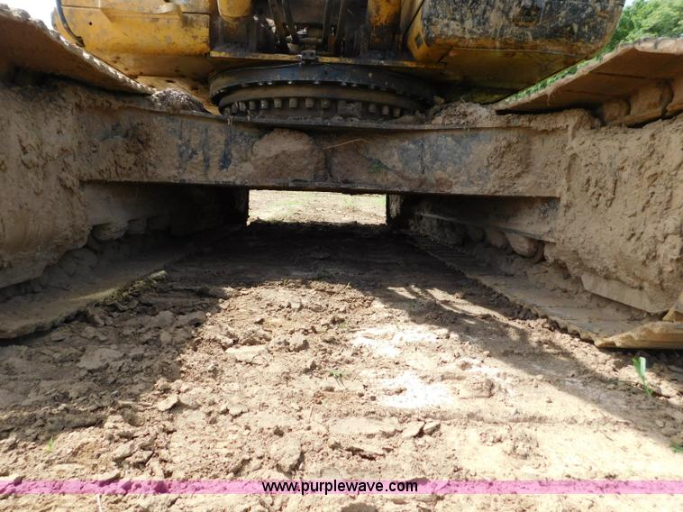 image for item L5853 2005 Caterpillar 330C L excavator