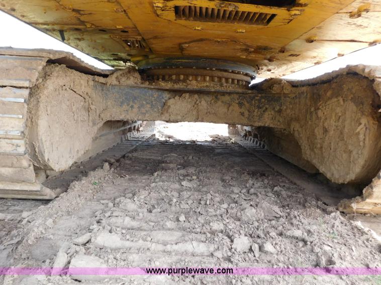 image for item L5853 2005 Caterpillar 330C L excavator