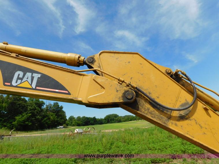 image for item L5853 2005 Caterpillar 330C L excavator