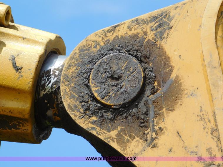 image for item L5853 2005 Caterpillar 330C L excavator