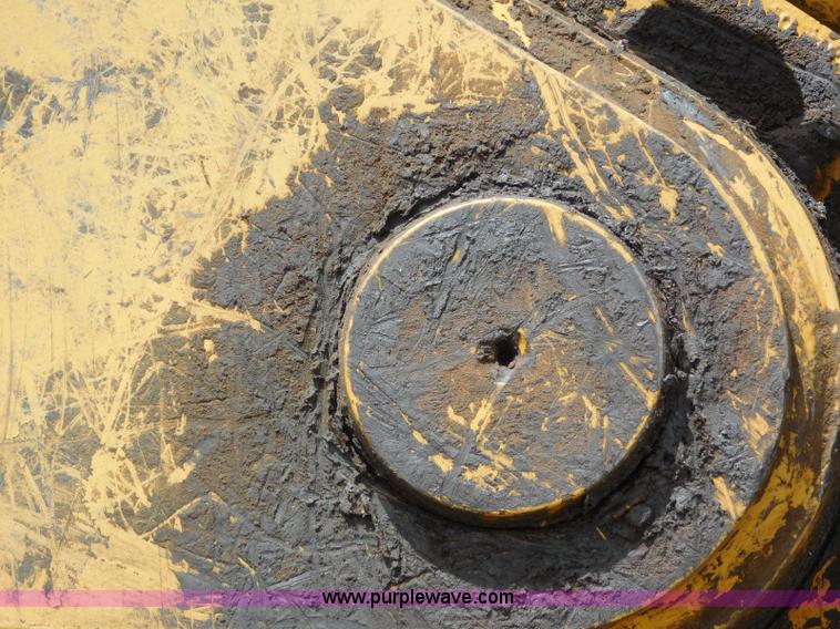 image for item L5853 2005 Caterpillar 330C L excavator