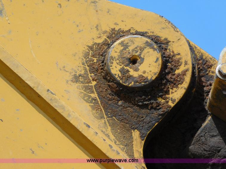 image for item L5853 2005 Caterpillar 330C L excavator