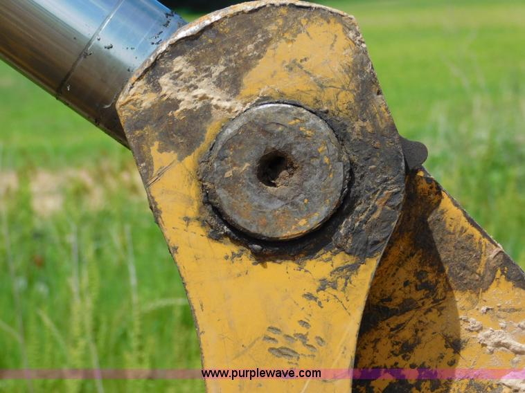 image for item L5853 2005 Caterpillar 330C L excavator