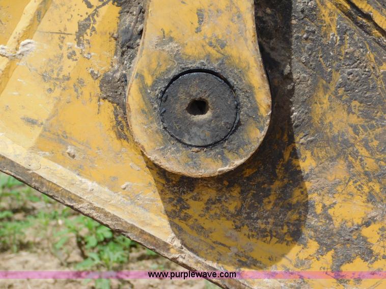 image for item L5853 2005 Caterpillar 330C L excavator