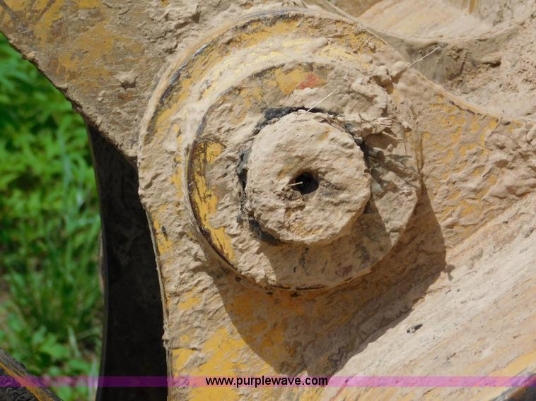 image for item L5853 2005 Caterpillar 330C L excavator