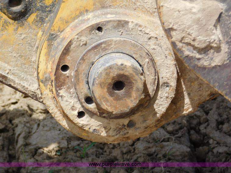 image for item L5853 2005 Caterpillar 330C L excavator