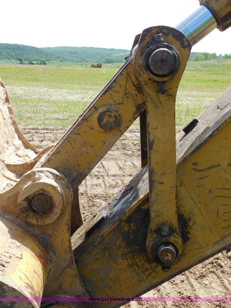 image for item L5853 2005 Caterpillar 330C L excavator