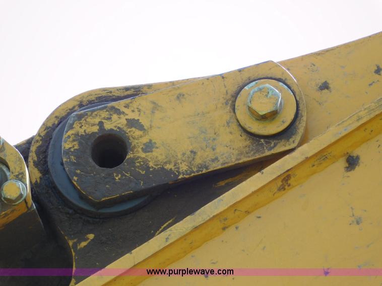 image for item L5853 2005 Caterpillar 330C L excavator
