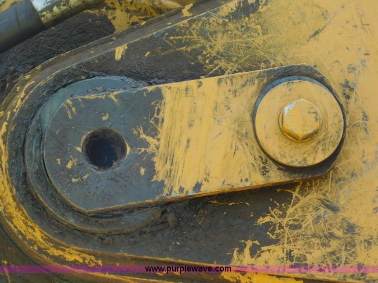 image for item L5853 2005 Caterpillar 330C L excavator