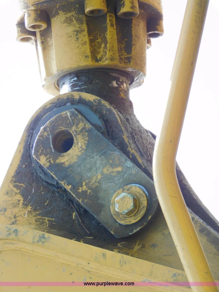 image for item L5853 2005 Caterpillar 330C L excavator