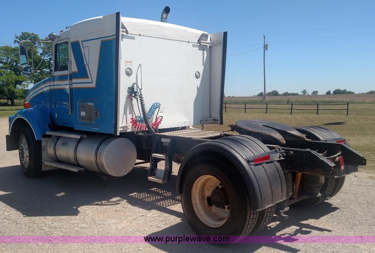 image for item BY9256 1992 Kenworth T800 semi truck