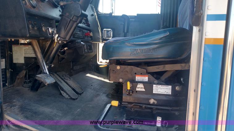 image for item BY9256 1992 Kenworth T800 semi truck