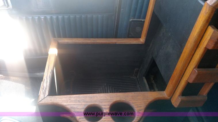 image for item BY9256 1992 Kenworth T800 semi truck