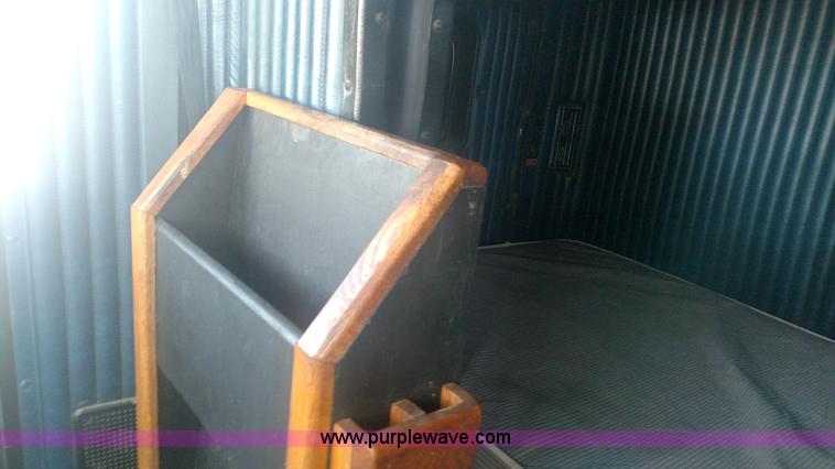 image for item BY9256 1992 Kenworth T800 semi truck