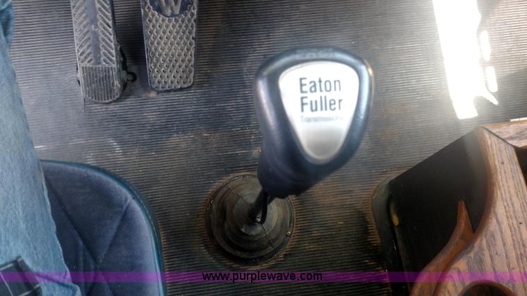 image for item BY9256 1992 Kenworth T800 semi truck