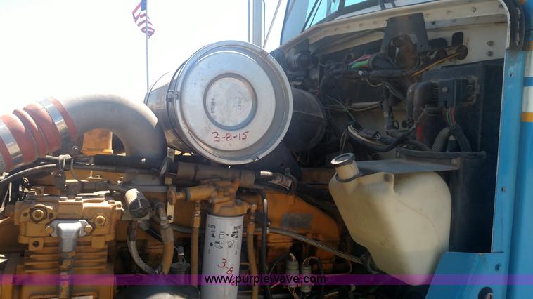 image for item BY9256 1992 Kenworth T800 semi truck