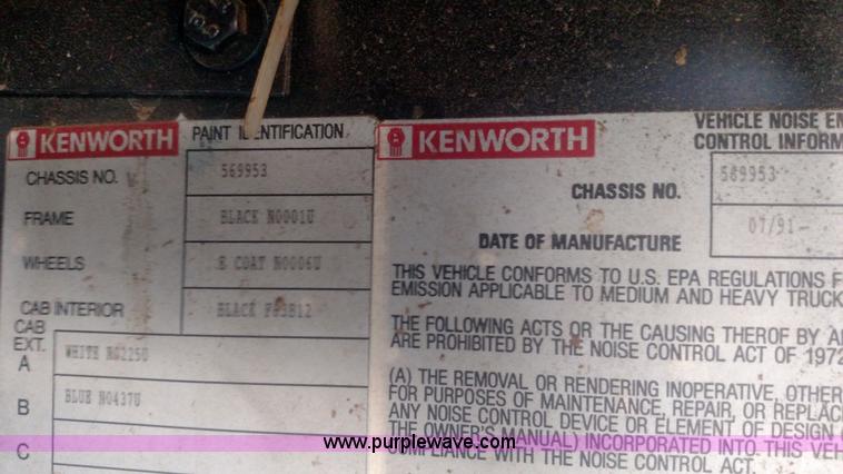 image for item BY9256 1992 Kenworth T800 semi truck