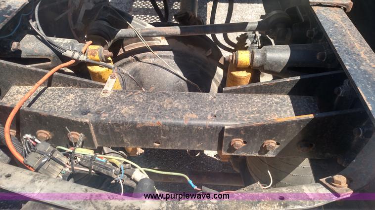 image for item BY9256 1992 Kenworth T800 semi truck