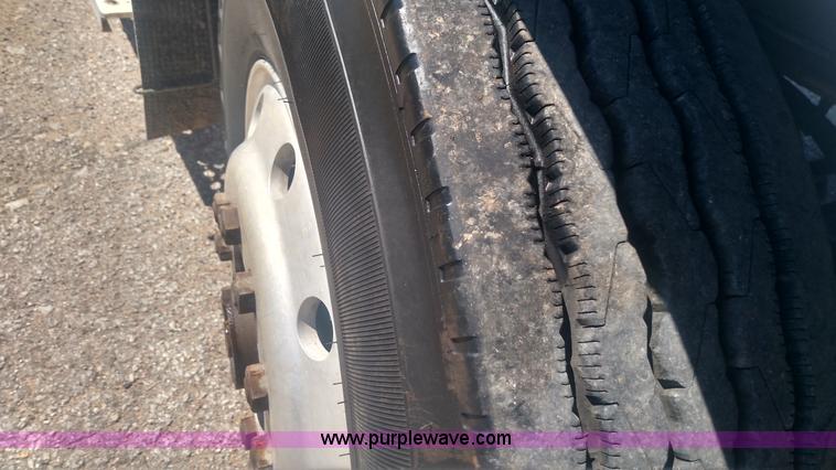 image for item BY9256 1992 Kenworth T800 semi truck