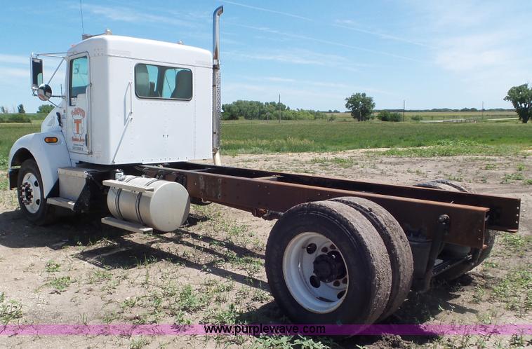 image for item F1387 2004 Kenworth T300 truck cab and chassis