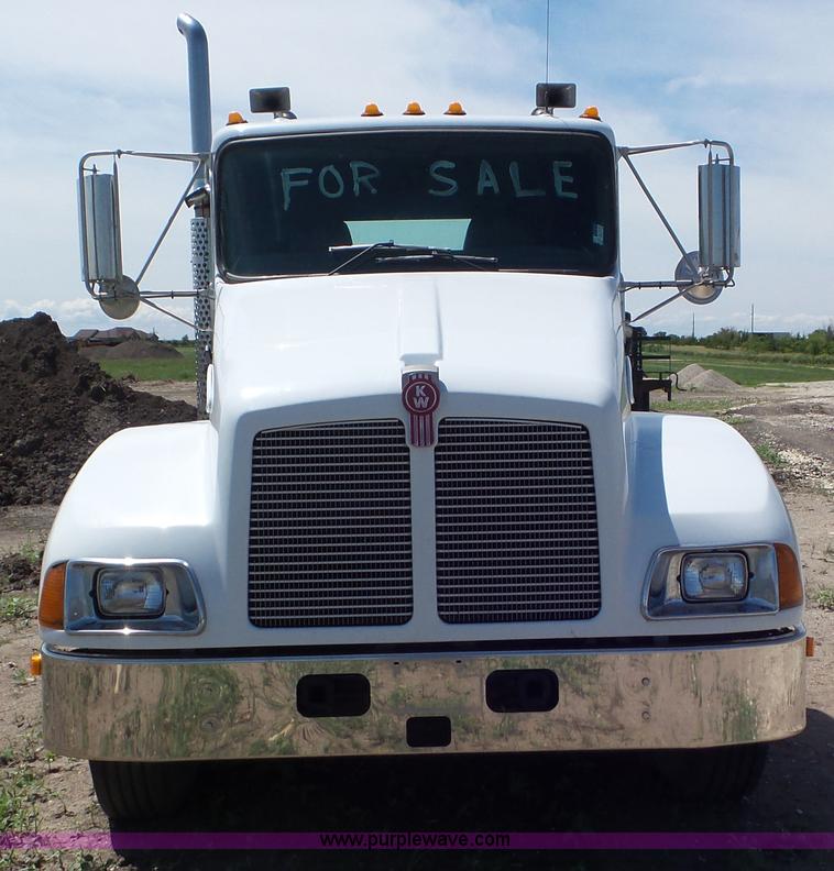 image for item F1387 2004 Kenworth T300 truck cab and chassis