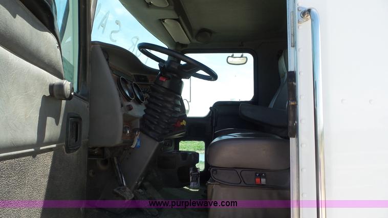 image for item F1387 2004 Kenworth T300 truck cab and chassis