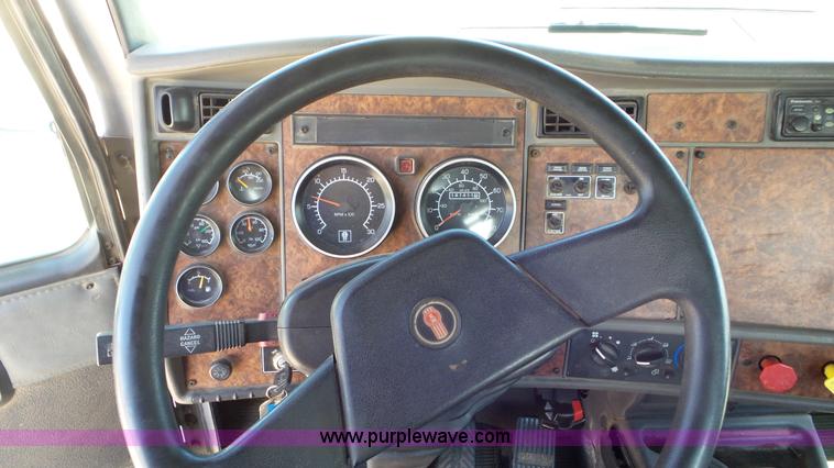 image for item F1387 2004 Kenworth T300 truck cab and chassis