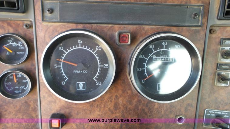 image for item F1387 2004 Kenworth T300 truck cab and chassis