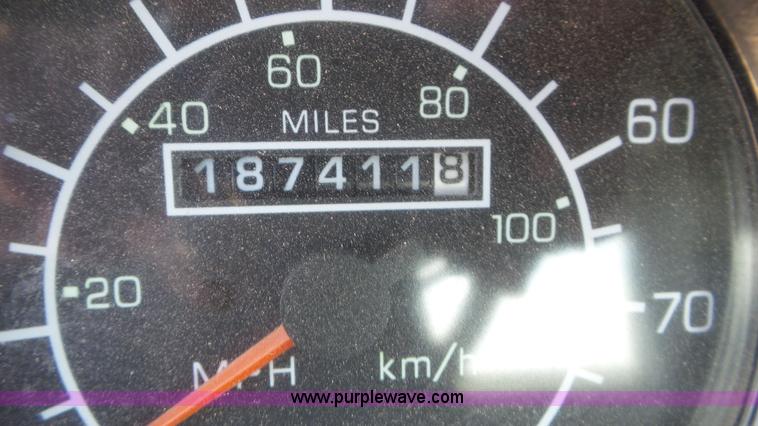 image for item F1387 2004 Kenworth T300 truck cab and chassis