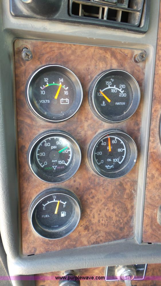 image for item F1387 2004 Kenworth T300 truck cab and chassis