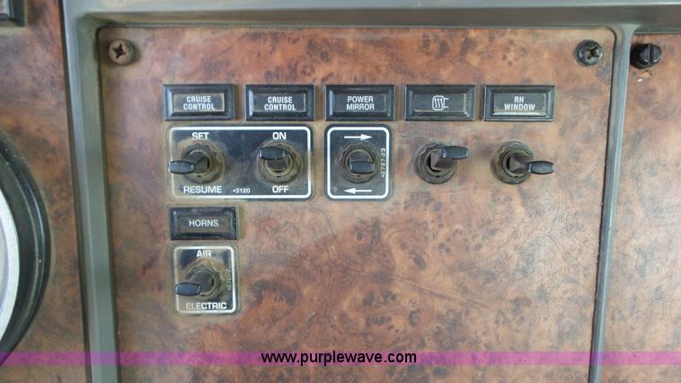 image for item F1387 2004 Kenworth T300 truck cab and chassis