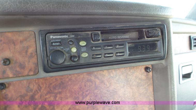 image for item F1387 2004 Kenworth T300 truck cab and chassis