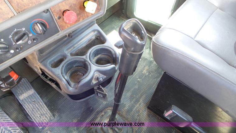 image for item F1387 2004 Kenworth T300 truck cab and chassis