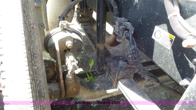 image for item F1387 2004 Kenworth T300 truck cab and chassis