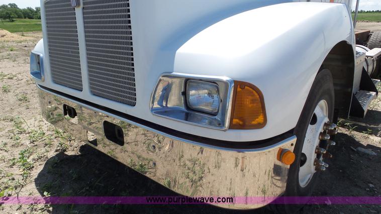 image for item F1387 2004 Kenworth T300 truck cab and chassis