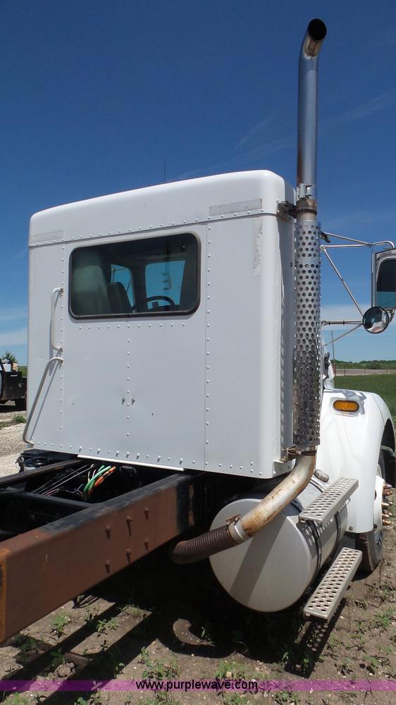image for item F1387 2004 Kenworth T300 truck cab and chassis