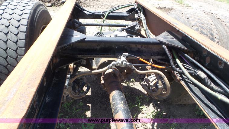 image for item F1387 2004 Kenworth T300 truck cab and chassis