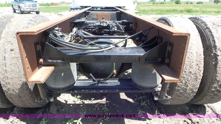 image for item F1387 2004 Kenworth T300 truck cab and chassis