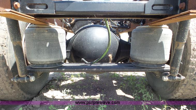 image for item F1387 2004 Kenworth T300 truck cab and chassis