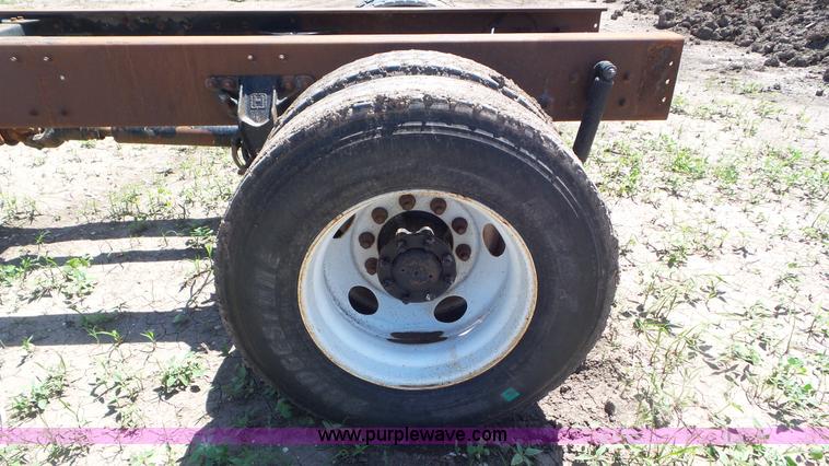 image for item F1387 2004 Kenworth T300 truck cab and chassis