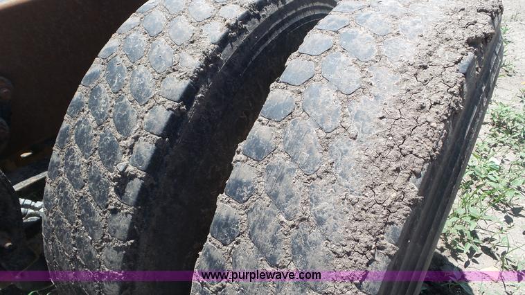 image for item F1387 2004 Kenworth T300 truck cab and chassis