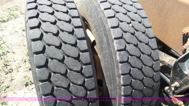 image for item F1387 2004 Kenworth T300 truck cab and chassis