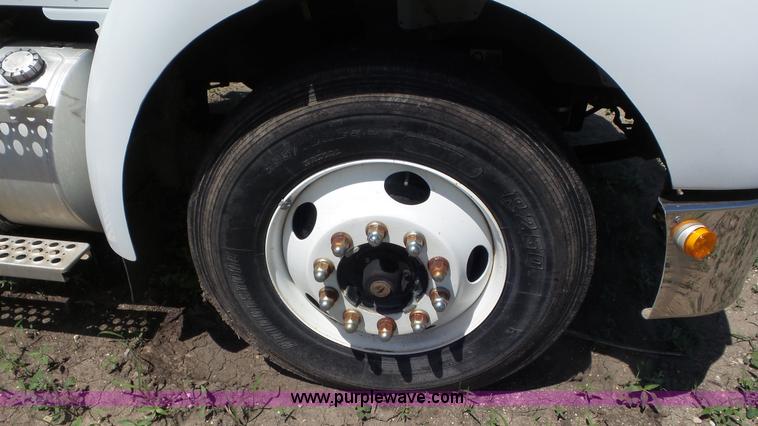 image for item F1387 2004 Kenworth T300 truck cab and chassis