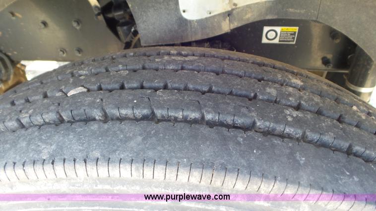 image for item F1387 2004 Kenworth T300 truck cab and chassis