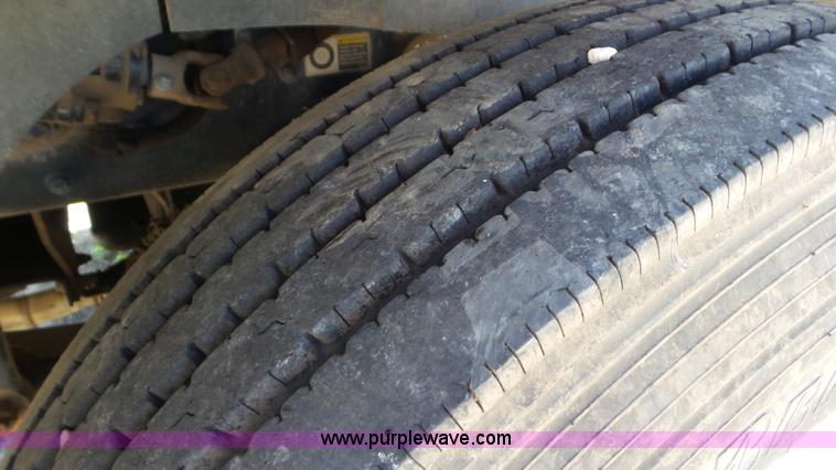 image for item F1387 2004 Kenworth T300 truck cab and chassis