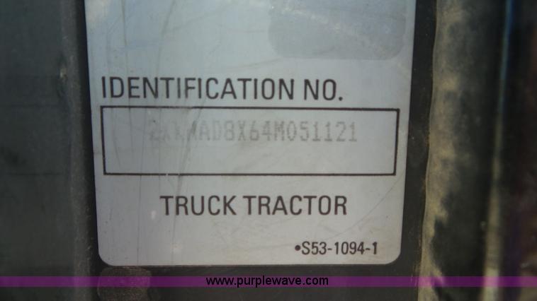 image for item F1387 2004 Kenworth T300 truck cab and chassis