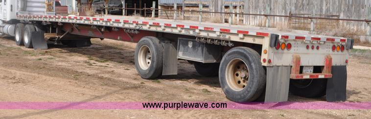 image for item G7330 2007 Wilson CF900 flatbed trailer