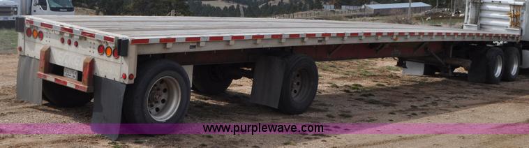 image for item G7330 2007 Wilson CF900 flatbed trailer
